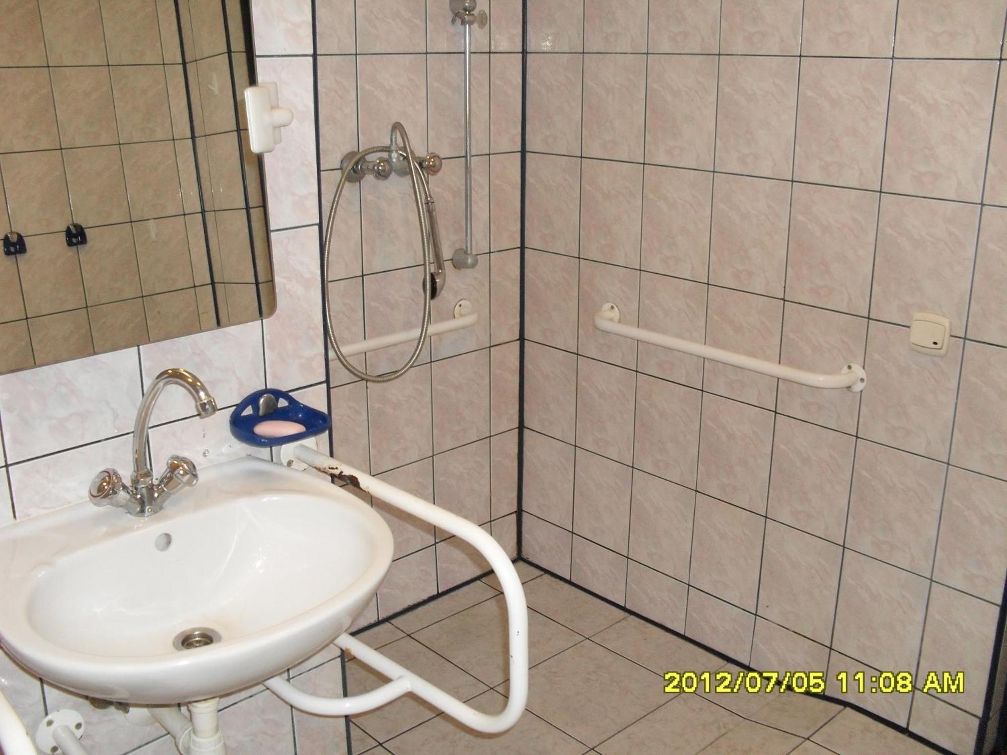 Albergue Dom Studencki Atol Cracovia Exterior foto
